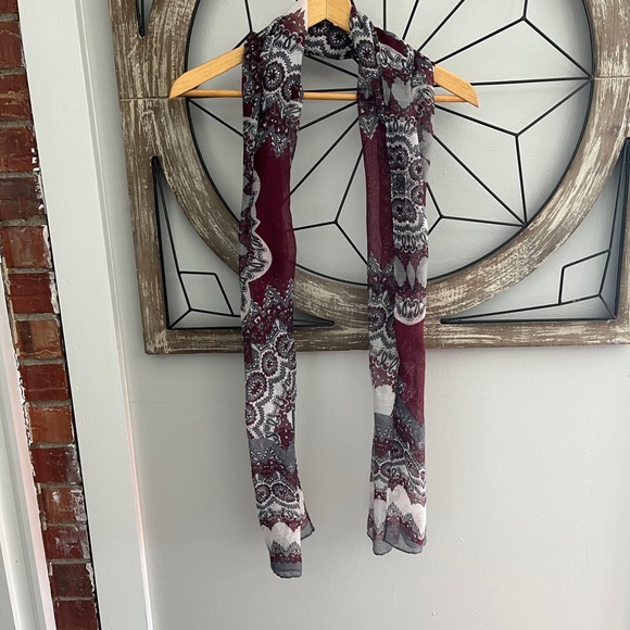 Scarf - Picture 5 of 8